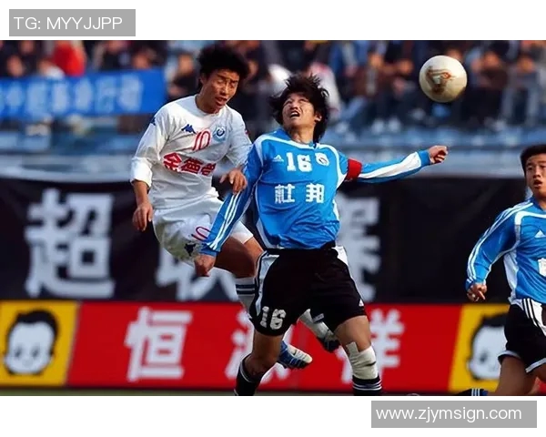 美国足球明星因抗议社会问题联合罢赛引发广泛关注与讨论